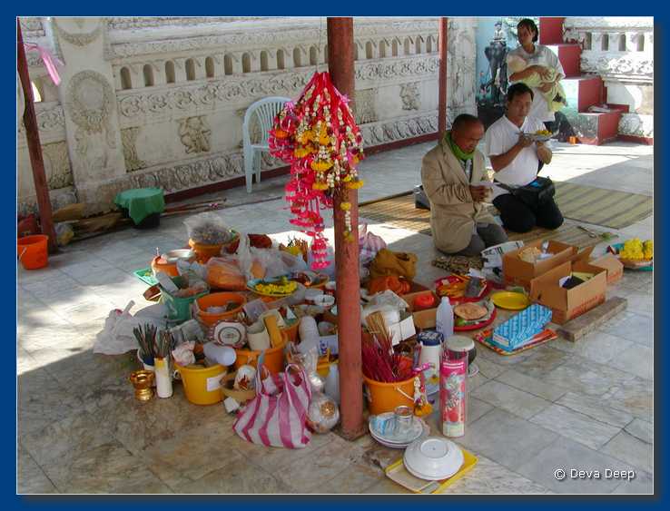 That Phanom Wat Phra TP 20031221-12